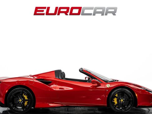 Used 2021 Ferrari F8 Tributo RWD image 8