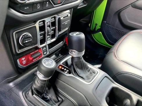 Certified 2025 Jeep Wrangler Unlimited Rubicon AWD/4WD image 12