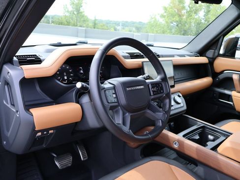 Used 2024 Land Rover Defender 110 X AWD/4WD image 17