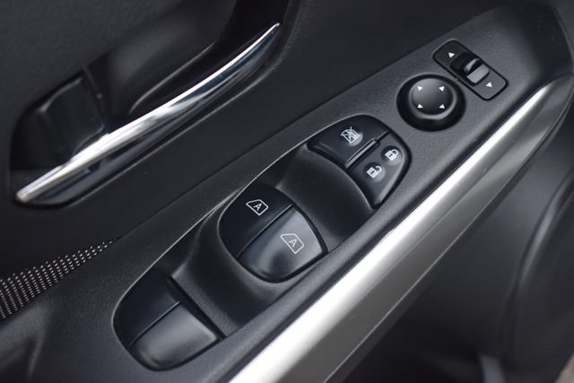 Used 2018 Nissan Kicks SV FWD image 19
