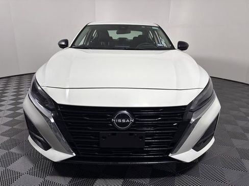 Used 2025 Nissan Altima 2.5 SV image 10