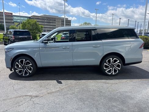 New 2026 Lincoln Navigator L Reserve AWD/4WD image 4