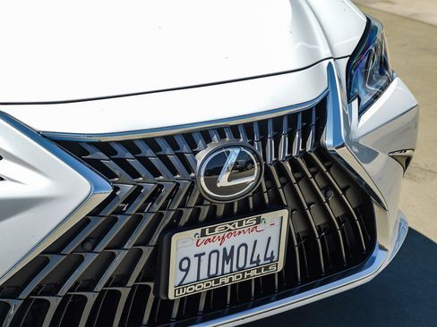 Used 2025 Lexus ES 350 w/ Premium Package FWD image 11