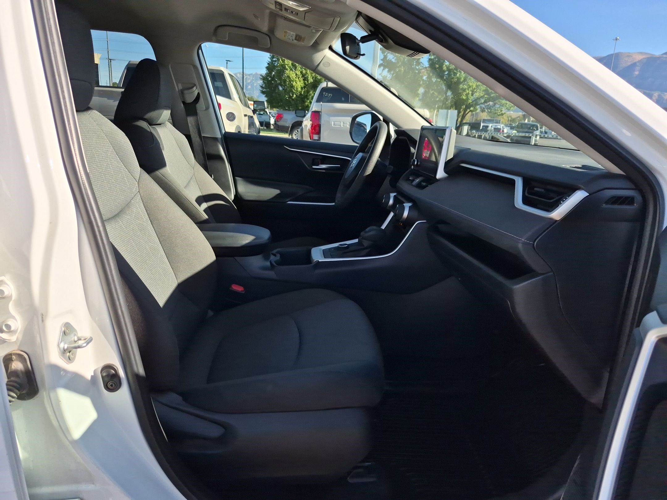 Used 2025 Toyota RAV4 XLE AWD/4WD image 30