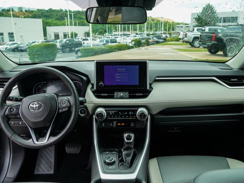Certified 2023 Toyota RAV4 XLE Premium AWD/4WD image 33