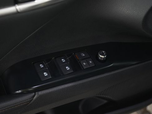 Used 2020 Toyota Camry XLE image 18