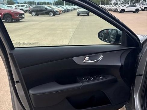 Used 2024 Kia Forte LXS FWD image 9