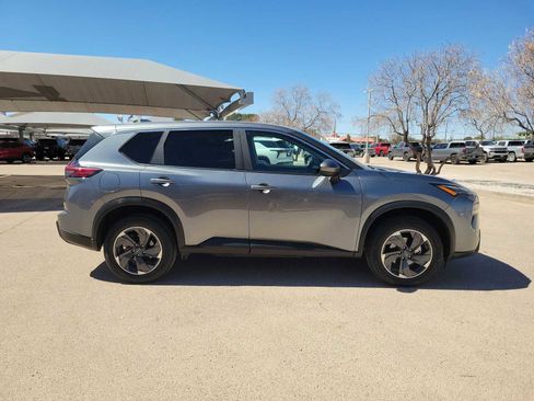Used 2024 Nissan Rogue SV FWD image 9