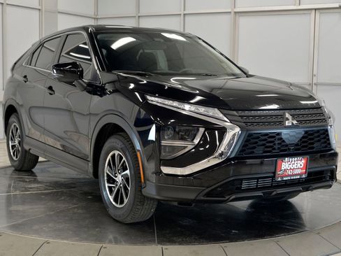 Used 2022 Mitsubishi Eclipse Cross ES image 2