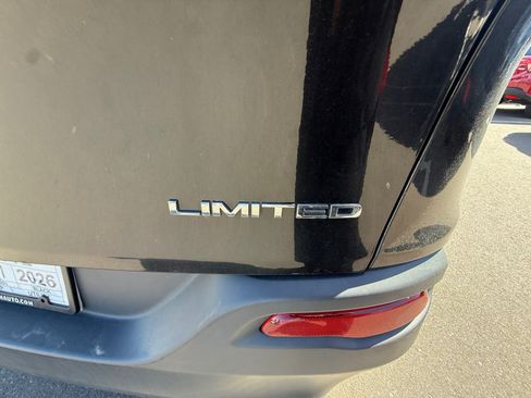 Used 2016 Jeep Cherokee Limited AWD/4WD image 23