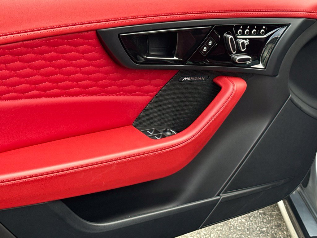 Used 2023 Jaguar F-TYPE Coupe RWD image 18