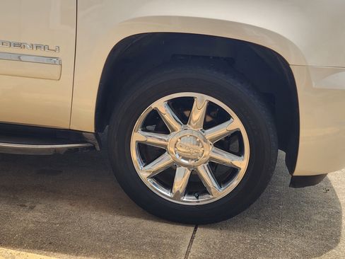 Used 2013 GMC Yukon XL Denali AWD/4WD image 11