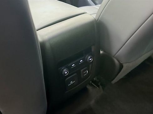 Used 2019 Buick Enclave Essence image 27