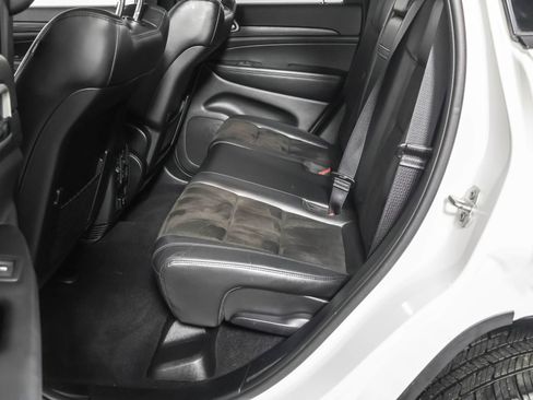 Used 2020 Jeep Grand Cherokee Altitude image 37