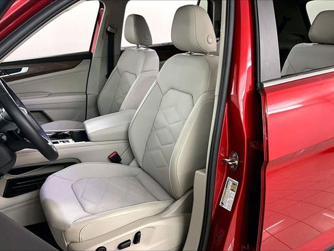 Used 2024 Volkswagen Atlas SE image 21