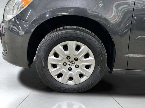 Used 2012 Volkswagen Routan S image 51