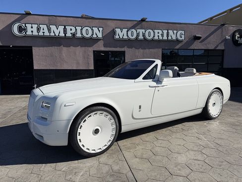 Used 2015 Rolls-Royce Phantom Drophead Coupe image 2