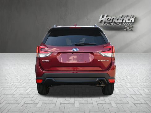 Used 2022 Subaru Forester Premium image 8