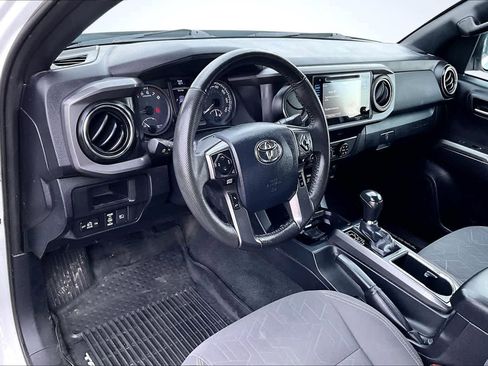 Used 2019 Toyota Tacoma TRD Off-Road image 2