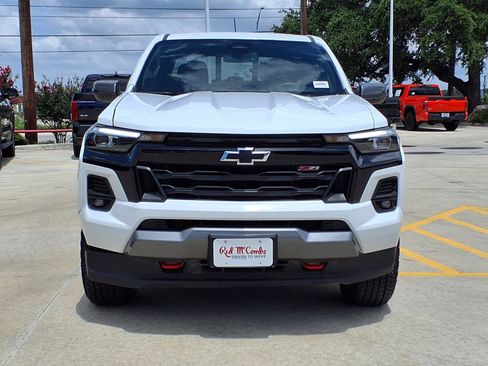 Used 2025 Chevrolet Colorado Z71 AWD/4WD image 2