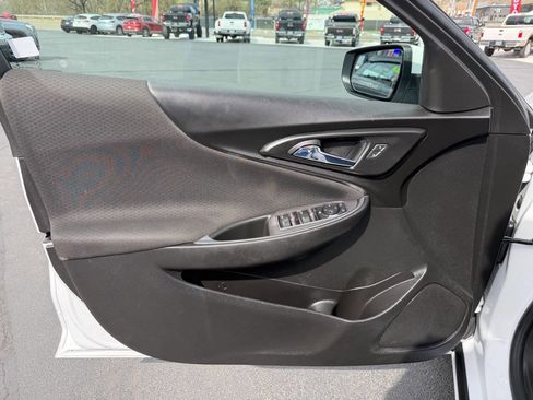 Used 2020 Chevrolet Malibu LT image 9