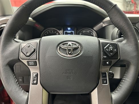 Used 2022 Toyota Tacoma SR5 w/ Technology Package RWD image 18