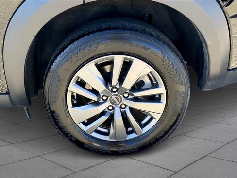 Used 2025 Nissan Pathfinder SV image 9