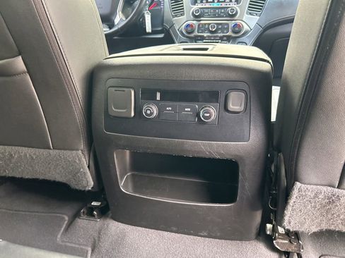 Used 2019 Chevrolet Suburban LT RWD image 30