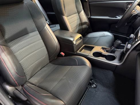 Used 2015 Toyota Camry SE w/ Moonroof Package image 44