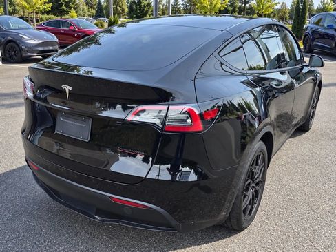 Used 2022 Tesla Model Y Long Range AWD/4WD image 5