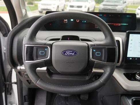 Used 2025 Ford Expedition Active AWD/4WD image 28