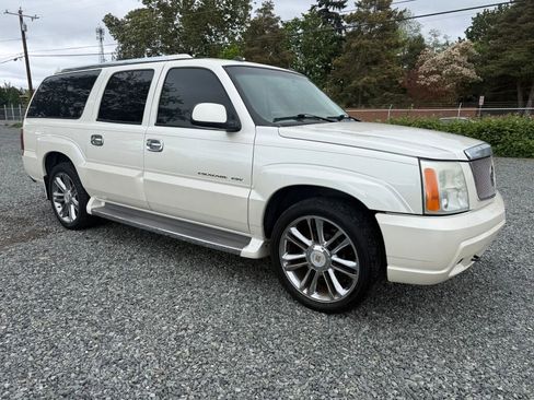 Used 2005 Cadillac Escalade ESV AWD image 6