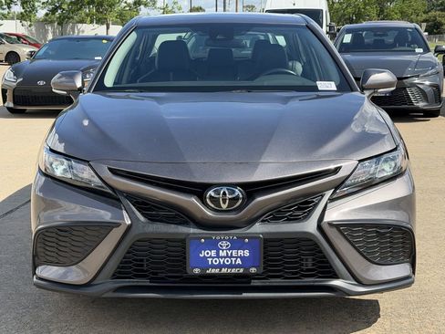Used 2024 Toyota Camry SE FWD image 3