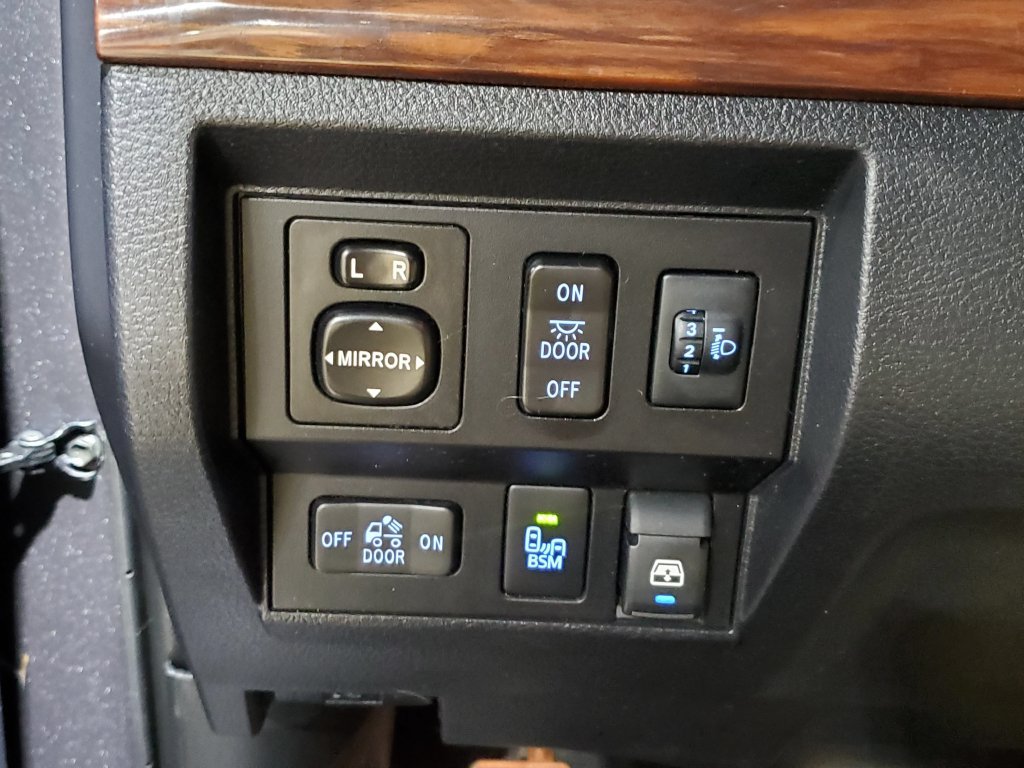 Used 2016 Toyota Tundra Limited w/ Limited Premium Package AWD/4WD image 37
