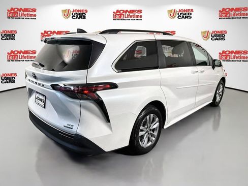 Certified 2024 Toyota Sienna XLE w/ XLE Plus Package AWD/4WD image 18