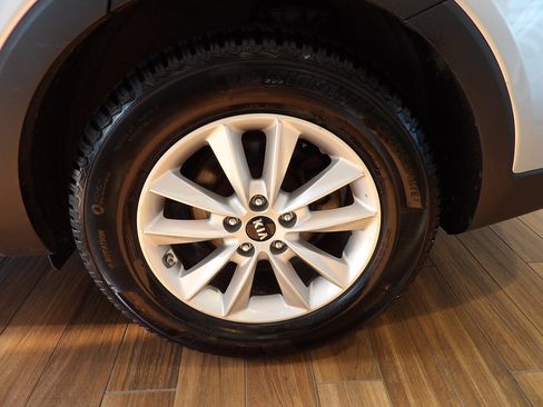 Used 2019 Kia Sorento FWD V6 image 9