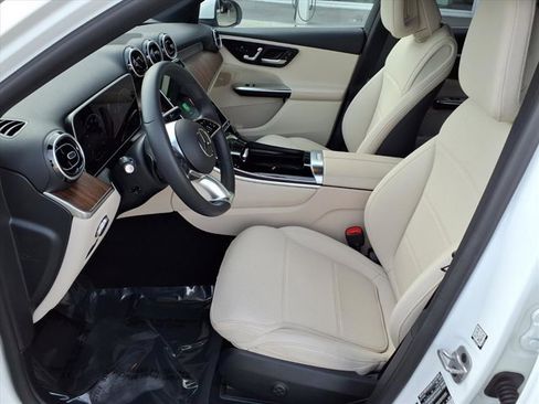 Used 2025 Mercedes-Benz GLC 300 image 15