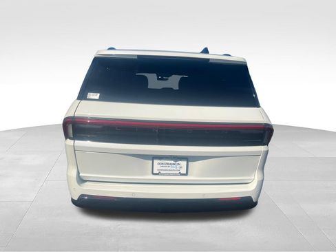 Used 2025 Lincoln Navigator L Reserve w/ Jet Appearance Package AWD/4WD image 4