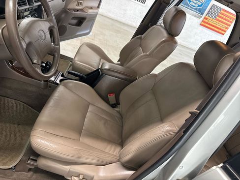 Used 2001 Toyota 4Runner Limited image 9