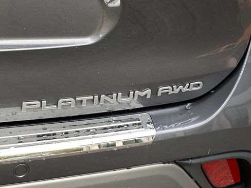 Used 2024 Toyota Highlander Platinum AWD/4WD image 6
