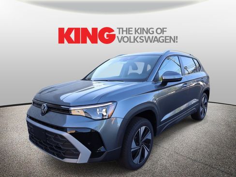 New 2026 Volkswagen Taos SE image 7