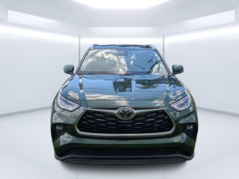 Used 2023 Toyota Highlander Limited FWD image 8