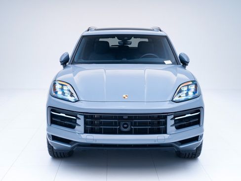 Certified 2026 Porsche Cayenne AWD/4WD image 6