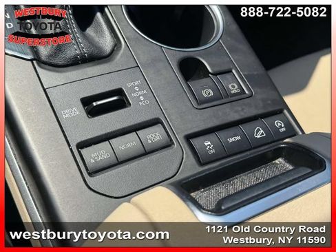 Used 2022 Toyota Highlander XLE AWD/4WD image 34