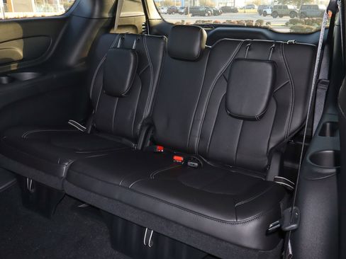 New 2026 Chrysler Pacifica Select image 16