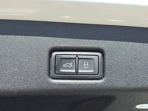 Certified 2025 Audi Q5 Premium w/ Convenience Package image 13