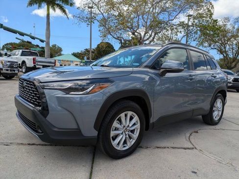 Used 2023 Toyota Corolla Cross LE w/ Moonroof Package image 7