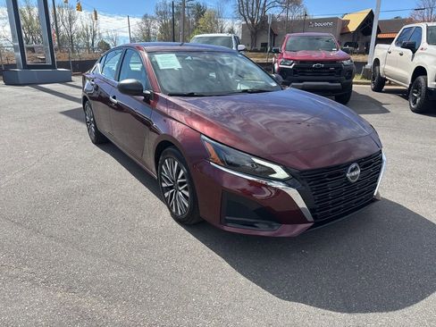 Used 2025 Nissan Altima 2.5 SV image 7