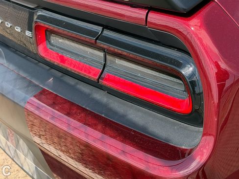 Used 2018 Dodge Challenger SRT Hellcat RWD image 16