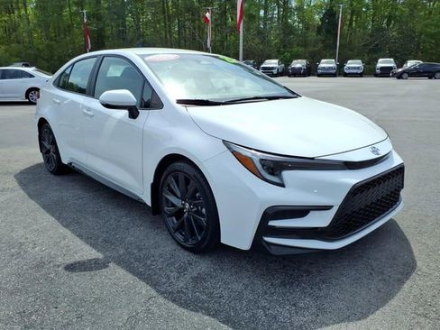 Used 2025 Toyota Corolla SE FWD image 1